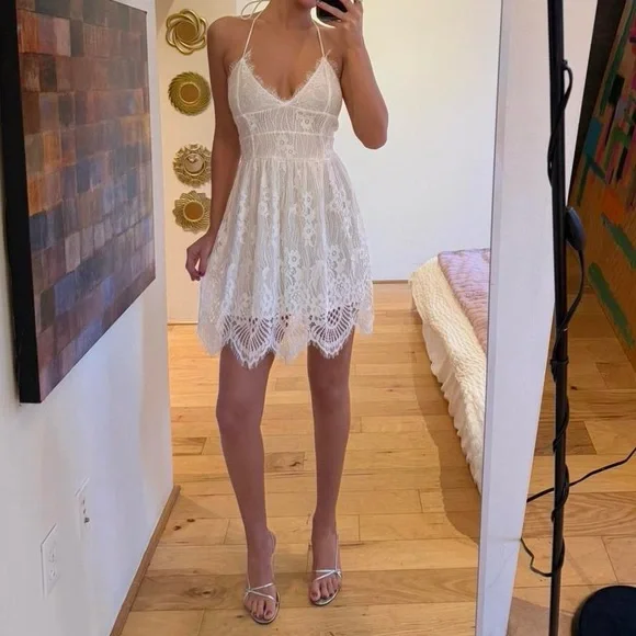 Elegant White Floral Lace Halter Dress - Picture 7 of 7